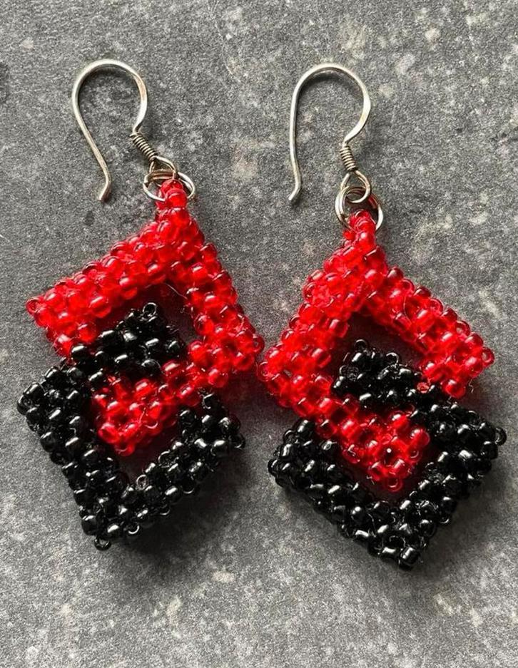 Oorbellen oorhangers kralen en zilveren hakjes, Sieraden, Tassen en Uiterlijk, Oorbellen, Nieuw, Hangers, Zilver, Overige kleuren