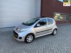 Peugeot 107 1.0-12V Sportium Airco Pdc Schuifdak Isofix Nap, Voorwielaandrijving, Euro 5, Gebruikt, 4 stoelen