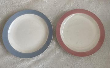 P. Regout / 2x Brocante Dinerbord met pastelrand   beschikbaar voor biedingen
