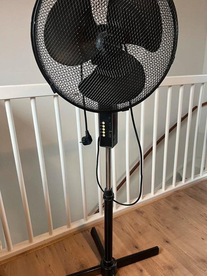 Staande ventilator met afstandsbediening – goede staat, Witgoed en Apparatuur, Ventilatoren, Zo goed als nieuw, Statiefventilator