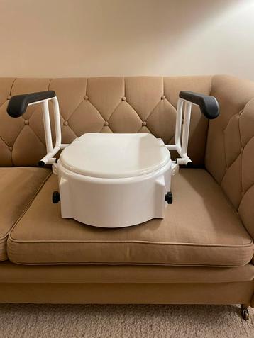 Toiletverhoger- nieuw in doos beschikbaar voor biedingen