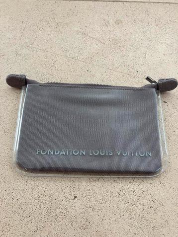 Louis Vuitton foundation tasje clutch limited edition beschikbaar voor biedingen