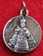 Hanger Kindje Jezus van Praag Zilverkleurig, Antiek en Kunst, Ophalen of Verzenden