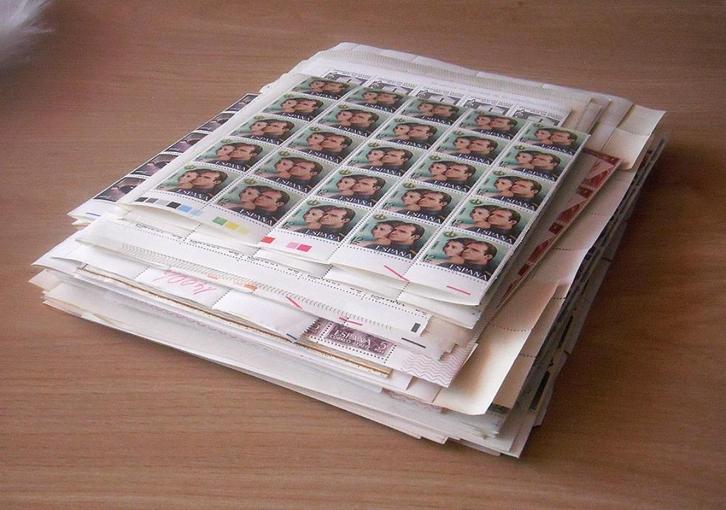 Spanje, grote restpartij, 111 velletjes en complete vellen., Postzegels en Munten, Postzegels | Volle albums en Verzamelingen