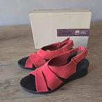 Clarks sandalen met voetbed maat 41 rode sandalen, Zo goed als nieuw, Clarks, Rood, Sandalen of Muiltjes