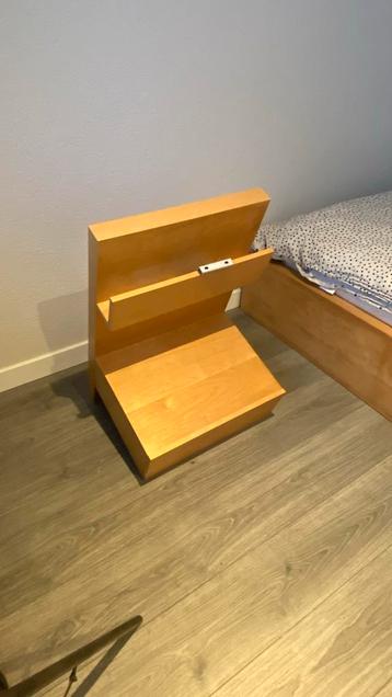 IKEA Malm bed 140x200 + bijpassend nachtkastje - afbeelding 5
