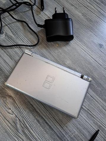 Nintendo DS lite, zilvergrijs beschikbaar voor biedingen