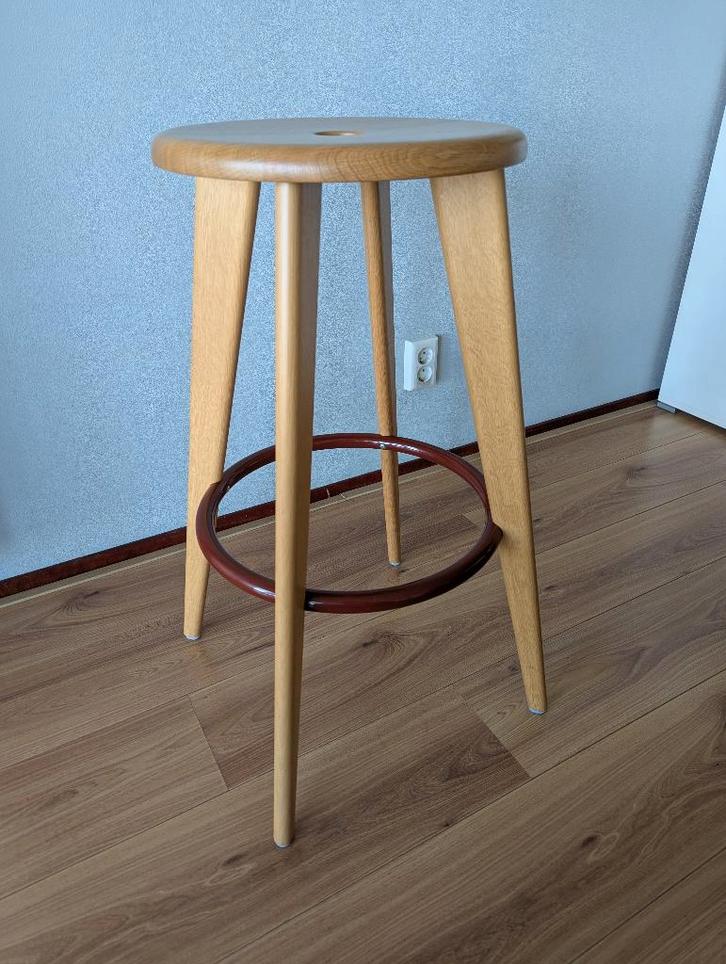 🟢 3x Vitra "Tabouret Haut" krukken - Prouvé Edition, Huis en Inrichting, Barkrukken, Zo goed als nieuw, 60 tot 90 cm, Hout, Metaal