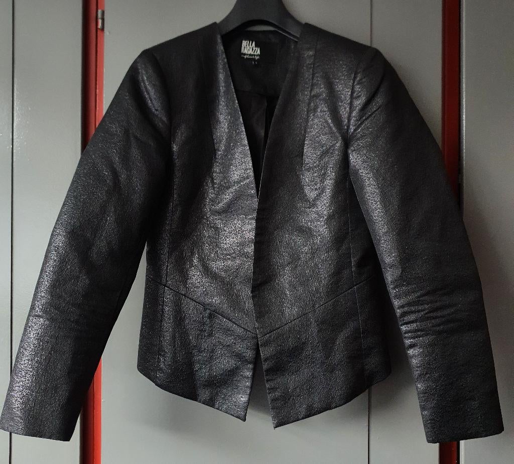 Elegante zwarte blazer Bella Ragazza – maat S, Kleding | Dames, Jasjes, Kostuums en Pakken, Ophalen of Verzenden, Zo goed als nieuw