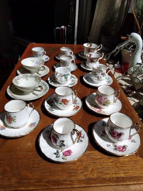 14 Porseleinen kop en schotels van beroemde porseleinfabrika, Antiek en Kunst, Antiek | Servies los, Ophalen of Verzenden