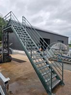 Stalen trap met bordes groen. Hoog 3,2 mtr. Nob086, Doe-het-zelf en Verbouw, Ophalen, Zo goed als nieuw, 2 tot 4 meter