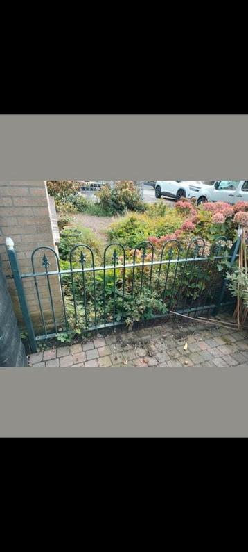 Gietijzeren hek 14 meter lang met poortje  beschikbaar voor biedingen