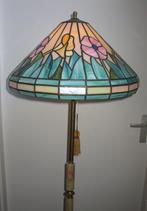 tiffany vloerlamp en 2 hanglampen in pastelkleuren., Huis en Inrichting, Glas, Zo goed als nieuw, Ophalen