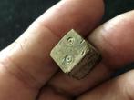Bodemvondst Romeinse DOBBELSTEEN van BOT apart artefact., Ophalen of Verzenden