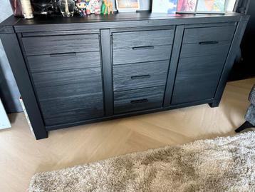 Mooi zwart dressoir beschikbaar voor biedingen