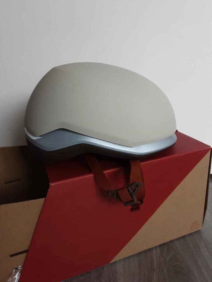 Beige specialized (brom)fiets helm NTA8776 keurmerk, Fietsen en Brommers, Fietsaccessoires | Fietshelmen, Nieuw, Ophalen of Verzenden