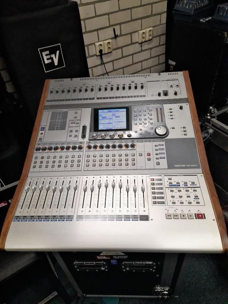 DM3200 digitale mengtafel, Muziek en Instrumenten, Mengpanelen, Gebruikt, 20 kanalen of meer, Ophalen