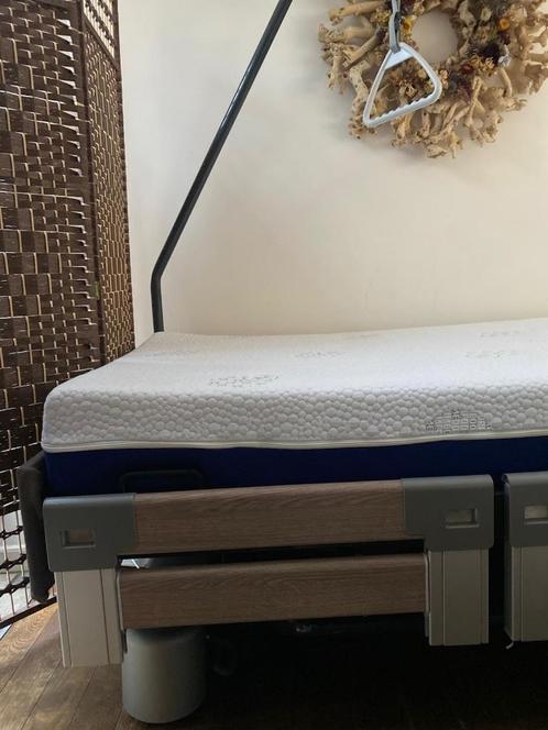 Ziekenhuisbed met geriatrische matras, Diversen, Verpleegmiddelen, Zo goed als nieuw, Ophalen