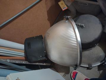 2 industriële hanglampen (E40 fitting) beschikbaar voor biedingen