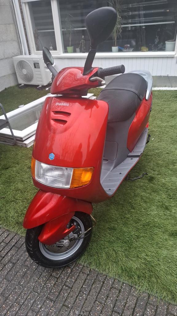 Piaggio Sfera RST 125cc 4-takt nieuwstaat 5000km, Fietsen en Brommers, Scooters | Piaggio, Zo goed als nieuw, Overige modellen