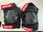 Skateboard, protections and helmet ( bought for 8 yrs old), Ophalen, Zo goed als nieuw, Skateboard