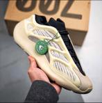 Adidas Yeezy 700 V3 Azael, Kleding | Heren, Schoenen, Verzenden, Zo goed als nieuw, Overige kleuren, Sneakers of Gympen