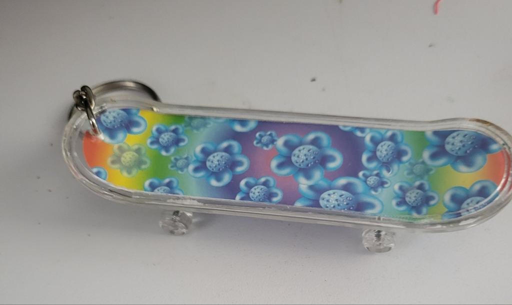 Leuke Sleutelhanger Skateboard met Bloemen, Ophalen of Verzenden, Zo goed als nieuw
