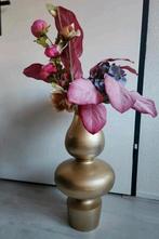 Gouden metalen vaas met kunstbloemen, Huis en Inrichting, Woonaccessoires | Vazen, Overige materialen, Geel, Ophalen of Verzenden