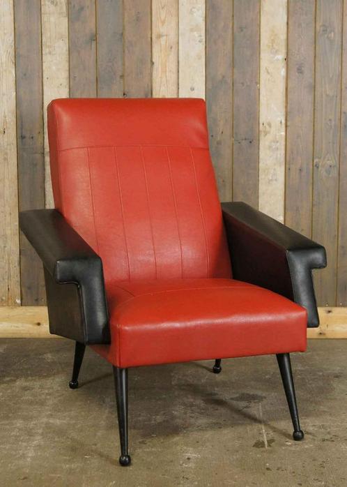 Oude rood-zwarte vintage fauteuil jaren 60 stoel retro, Huis en Inrichting, Fauteuils, Gebruikt, Kunststof, 50 tot 75 cm, 75 tot 100 cm