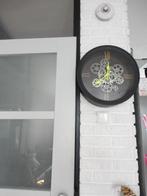 GROTE WAND KLOK MET RADAR/ DRAAINDE TANDWIELTJES, Ophalen of Verzenden, Gebruikt, Analoog, Wandklok
