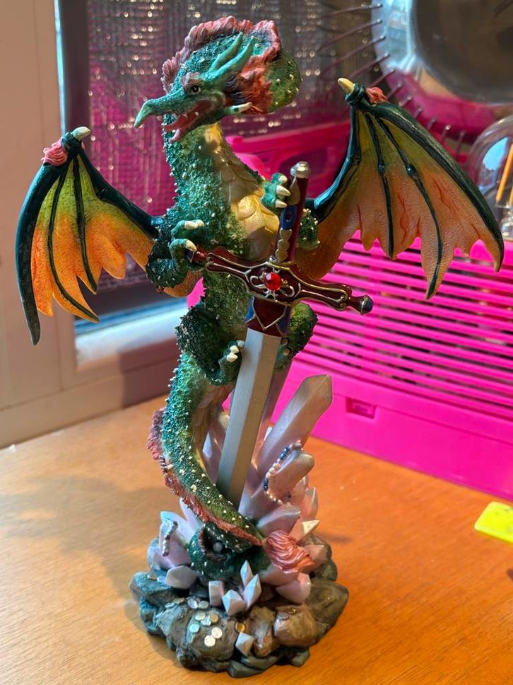 Myths and Legends Draak met Zwaard, Antiek en Kunst, Kunst | Beelden en Houtsnijwerken, Ophalen of Verzenden