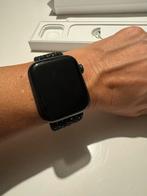 Apple Watch SE 44 mm, Sieraden, Tassen en Uiterlijk, Smartwatches, Ophalen of Verzenden, Apple, IOS, Zo goed als nieuw