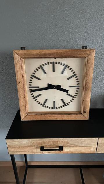 MOOIE OUDE INDUSTRIELE STATIONS KLOK beschikbaar voor biedingen