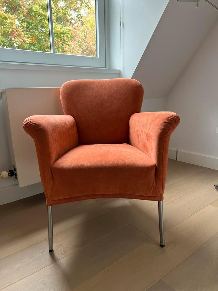 Oranje fauteuil met metalen poten, Bert Plantagie, Huis en Inrichting, Fauteuils, Zo goed als nieuw, Metaal, 50 tot 75 cm, Minder dan 75 cm