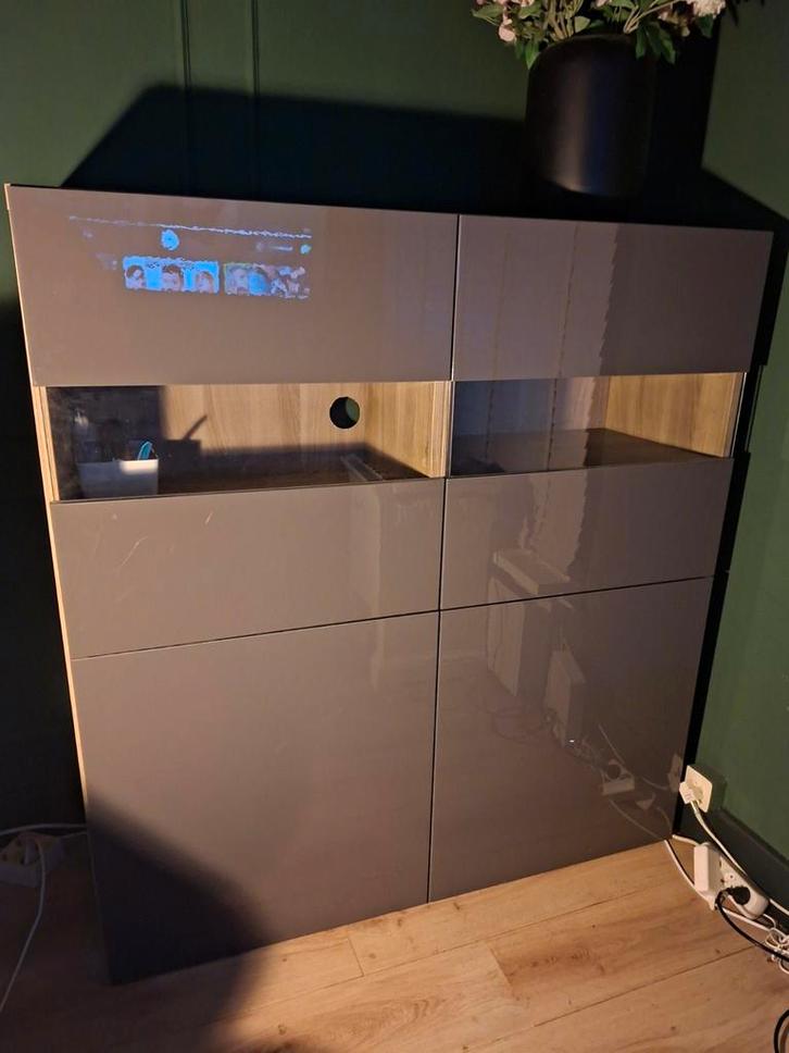 Ikea Besta Vitrinekast - Grijs Hoogglans, Huis en Inrichting, Kasten | Overige, Gebruikt, Ophalen