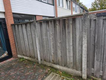 3.9 meter Hout beton schutting 2 beton palen en muur houder beschikbaar voor biedingen