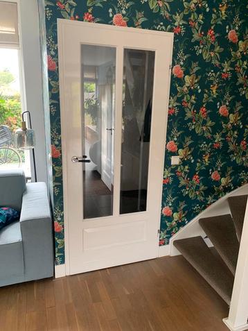 Opdekdeur met helder geslepen glas beschikbaar voor biedingen