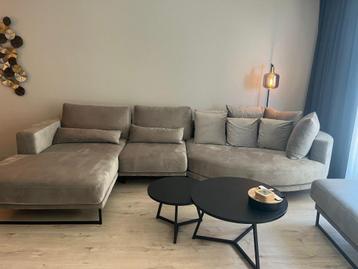 hele mooie bank en hocker beschikbaar voor biedingen