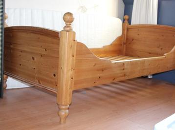 Grenen  1 persoons bed beschikbaar voor biedingen