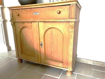 Uniek dressoir, oud, kast, grenen, mooie details beschikbaar voor biedingen