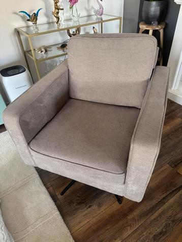 2 moderne fauteuils  beschikbaar voor biedingen