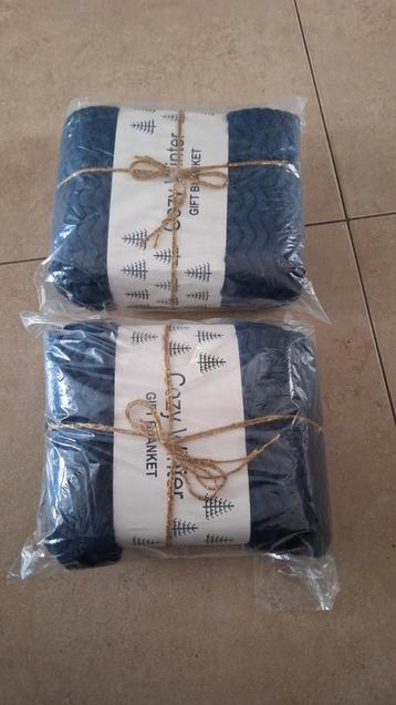 2 Nieuwe Blauwe Plaids beschikbaar voor biedingen