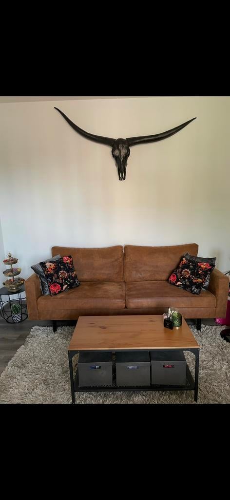 Mooie bruine bank met suède look, Huis en Inrichting, Banken | Bankstellen, Ophalen, Gebruikt, Driepersoons, 75 tot 100 cm