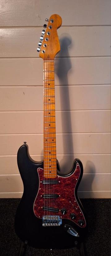 Custom made Stratocaster (Hot-Rails + Flamed maple hals) beschikbaar voor biedingen