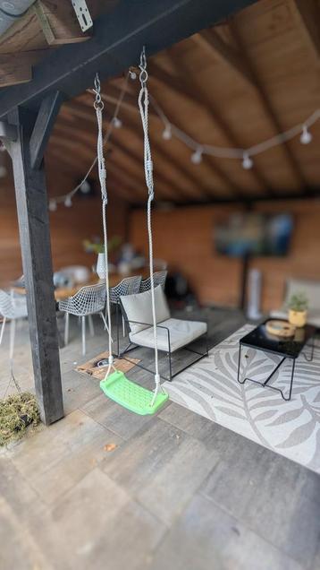Plastic schommel en houten paard schommel  beschikbaar voor biedingen