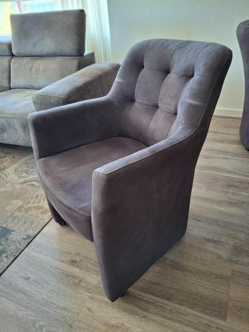 Eetkamerstoelen beschikbaar voor biedingen