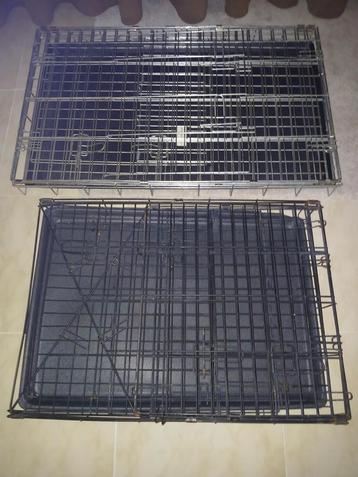 2 hondenbenches, zwart en zilver. Afmetingen zilveren 90 cm  beschikbaar voor biedingen