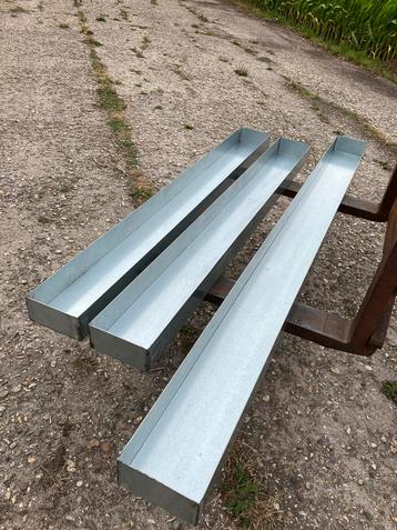Olielekbak beschikbaar voor biedingen