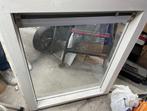 Raamkozijn met enkel glas ( Meranti) gratis op halen, Doe-het-zelf en Verbouw, Kozijnen en Schuifpuien, Gebruikt, Raamkozijn, Inclusief glas