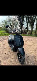 Vespa Sprint Notte, Ophalen, Zo goed als nieuw, Benzine, Maximaal 25 km/u